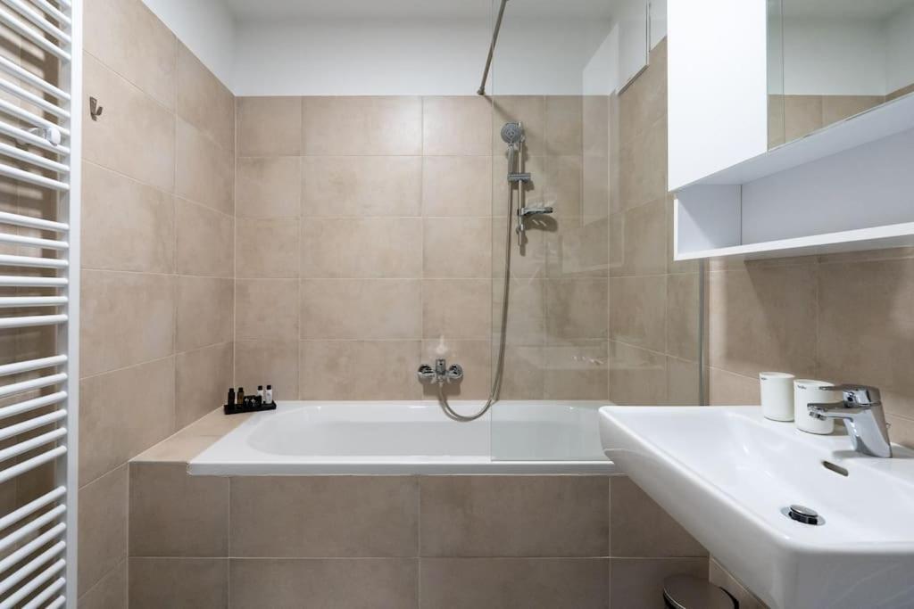 Stylish 1br Escape, Quick By Hm Apartment Wien